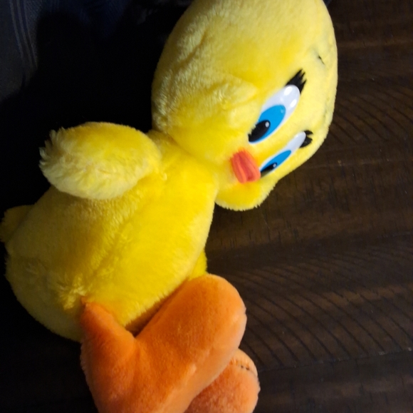 16 INCH TWEETY BIRD PLUSH - Picture 4 of 5